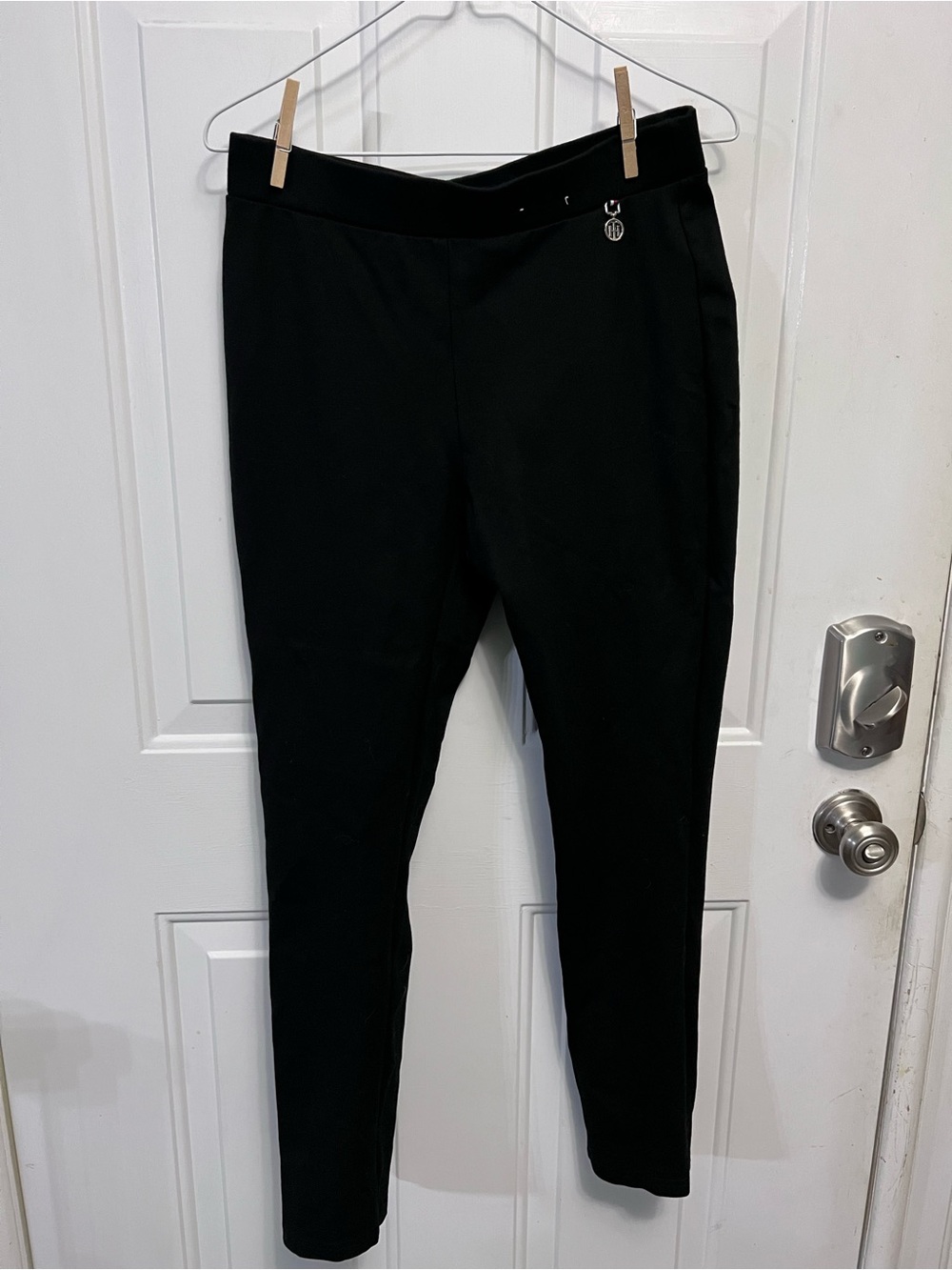 Tommy Hilfiger Womenβs 10 Black Pull On Pants Stretch Rayon Nylon Logo Charm